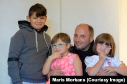 Євген Межевой, батько-одинак з Маріуполя. Його дітей депортували в Росію. Він їх повернув