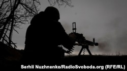 За даними слідства, посадовці в 2022 році мали поставити на фронт 400 сертифікованих великокаліберних кулеметів (ілюстраційне фото)