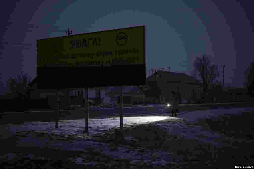 «Ми прислухаємося до кожного дрібного звуку та шуму. Так не можна жити», – каже 64-річна Валентина Матвєва з села Ріпки. «Коли ти постійно в страху, це не життя», – скаржиться жінка.