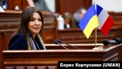 Анн Ідальго активно підтримує Україну