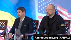 Скотт Нейтан, директор DFC, та Денис Шмигаль, прем'єр-міністр України під час презентації інвестиційних проєктів у Києві. 31 січня 2023 року