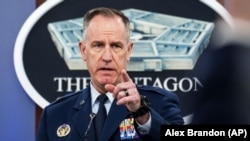 «Важливо розуміти, що це повноваження влади – використовувати ці кошти. Я не буду спекулювати про те, що може зробити наступна адміністрація», – заявив Патрік Райдер