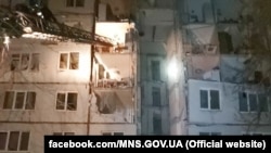 Обстріл зруйнував частину несучої стіни та сходові марші з другого по сьомий поверхи, пошкодив квартири на четвертому, п’ятому та шостому поверхах