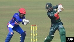 د بنګلادېش لېتن داس د توپ وهنې پر مهال - د فبرورۍ ۲۸مې انځور.