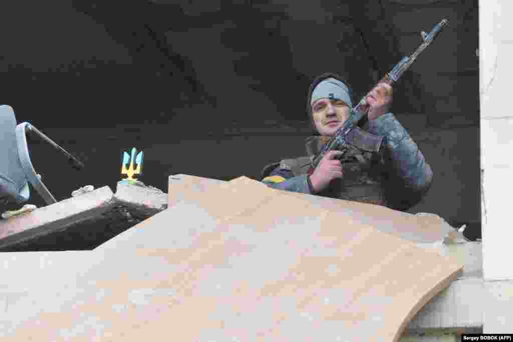 Вооруженный человек в здании городской администрации Харькова 