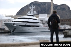 Яхта Amore Vero, яка належить компанії, пов’язаній з Ігорем Сечіним, керівником «Роснєфті»