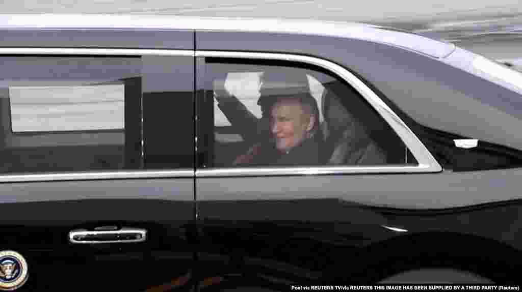 Putin se potom pridružio Trampu u američkoj predsedničkoj limuzini, poznatoj kao "Zver", dok su se uputili ka mestu sastanka, što je retka čast za lidera te zemlje.