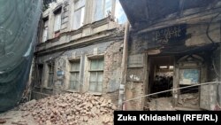 დადიანის ქუჩაზე მაისში ჩამონგრეული სახლის დემონტაჟი დასასრულისკენ მიდის. 2025 წლის 16 ივლისი