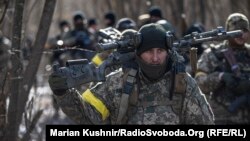 Підрахунок втрат РФ ускладнюється високою інтенсивністю бойових дій, зазначає Генштаб (на фото: українські військові на Київщинф)