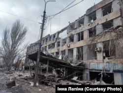 Наслідки ракетних обстрілів російською авіацією в Маріуполі. Фото від 9-10 березня, 2022 року