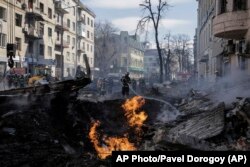 Mai multe străzi și blocuri de locuinte din orașele ucrainene au fost bombardate în ultimele trei săptămâni.