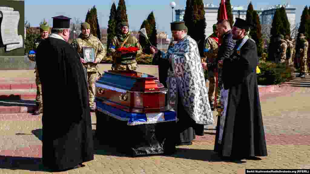 Прощання з полковником ЗСУ Валерієм Гудзем, який загинув внаслідок атаки російських військ на Луганщині. Київська область, 15 березня 2022 року