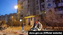 Сталося руйнування конструкцій будинку на 16-му та технічному поверсі, а також загоряння в одній квартирі