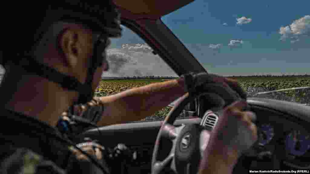 Несмотря на выжженную землю, солдаты не собираются уходить с позиций. Большая часть из них – мобилизованные. Бывшие повара, бармены, ІТ-специалисты. Все они сейчас переквалифицировались и занимаются обороной Украины.