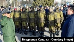 Добровольцы в резиновых сапогах перед отправкой в войска, апрель 2022