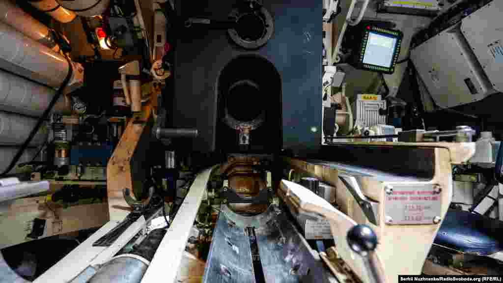 Krab – польская самоходная артиллерийская установка (САУ). В ее производстве используется лицензионная башня от британской самоходной гаубицы AS90. Свол – 52 калибра. В качестве шасси выбрана южнокорейская платформа от САУ K9 Thunder.