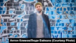 "Я хочу, чтобы людям было интересно ходить по улицам", — говорит художник Гриша Шаров