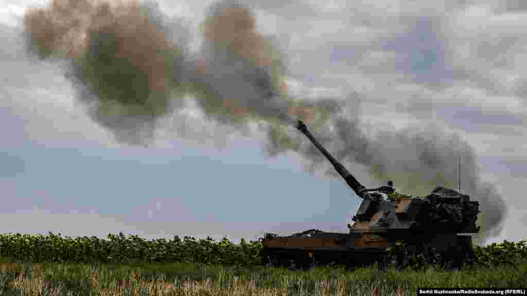 Цель определена, машины подготовлена и заряжена, в шлемофоне командира САУ звучит команда – «Огонь!»