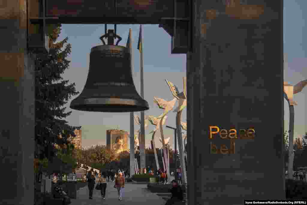 Peace Bell – «Дзвін миру» у центрі Маріуполя 