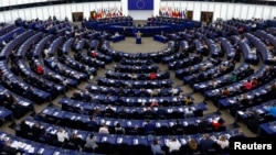 În Parlamentul European a fost votat planul REPowerEU, un nou capitol în PNRR în care sunt prevăzute măsuri de sprijin în domeniul energetic. El conține un amendament care ar putea redeschide discuțiile pe reformele prevăzute în PNRR.