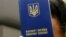 За закордонним паспортом черги у понад півсотні осіб