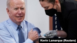 Джо Байден буде ізольований у Білому домі та продовжить виконувати всі свої обов’язки