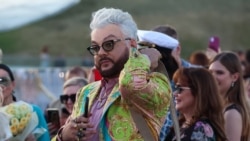 Лицом к событию. Занавес для гастролеров. Железный Лицом к событию. Занавес для гастролеров. Железный