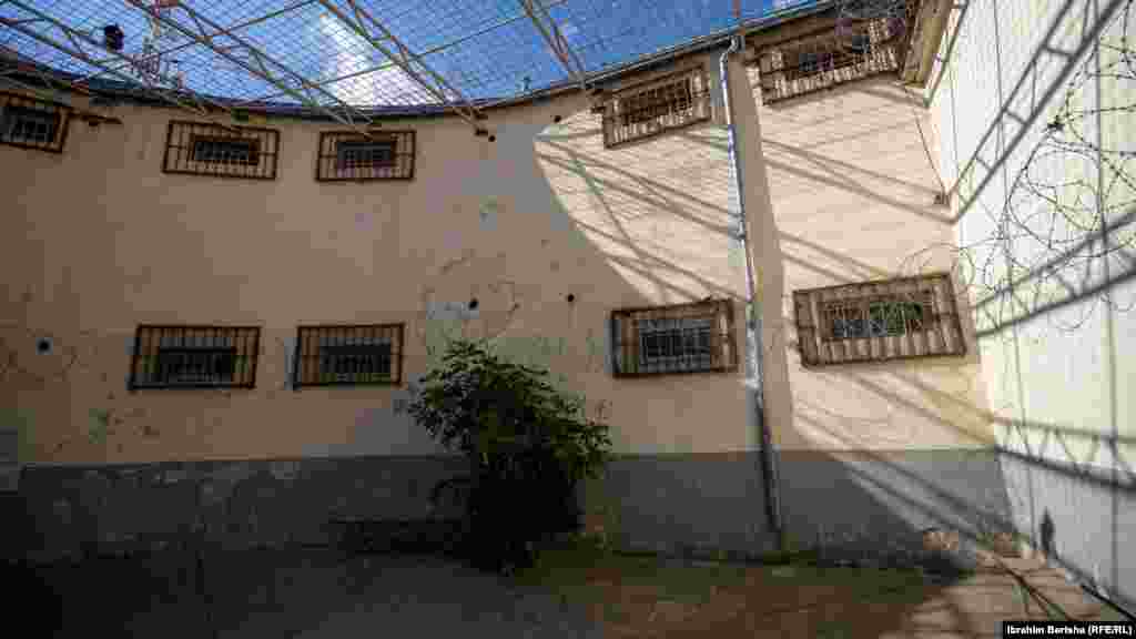 &quot;Ta zgrada [prištinski zatvor], čak i bez opisnih reči, nosi emocionalnu težinu. Čim posetioci uđu, odmah razumeju njenu tešku istoriju&quot;, rekao je za Radio Slobodna Evropa savetnik ministra kulture za omladinu i sport, Rozafa Imami.