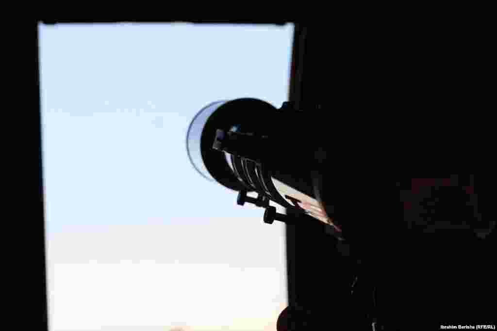 Konstrukcija kupole za posmatranje je iz Sjedinjenih Država, tačnije iz Ilinoisa.  