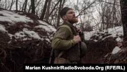 «Важко інколи зрозуміти, в чому сенс, усе це очікування, нічого не відбувається, – каже 29-річний старший сержант Богдан із Волині