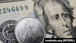 «Якщо далі підтримувати всі державні підприємства, виплачувати там усі зарплати, не скорочувати людей – тоді залишається тільки: надрукуйте гроші або візьміть нові позики» – білоруський економіст Дмитро Крук