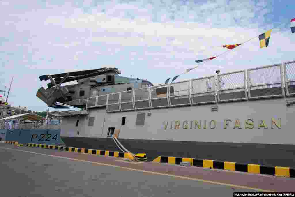 На кормі італійського фрегату гвинтокрил Blackhawk 