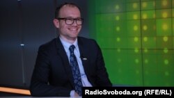 Денис Малюська нагадав, що в 2015 році кіпрські компанії, кінцевими бенефіціарами яких є Коломойський, Боголюбов та Палиця, подали позов проти України до Стокгольмського арбітражного трибуналу