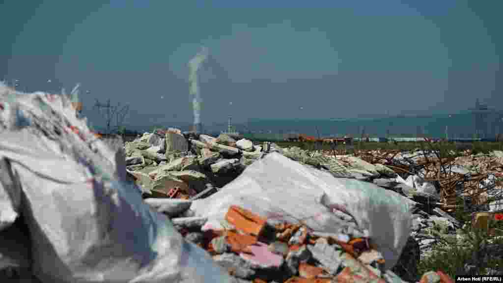 Kosovo godinama ima problem s ilegalnim odlagalištima otpada zbog nepostojanja sistema efikasnog upravljanja otpadom.  