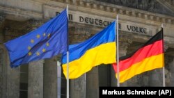 За повідомленням, до пакету увійдуть протиповітряна оборона, озброєння й наземна техніка