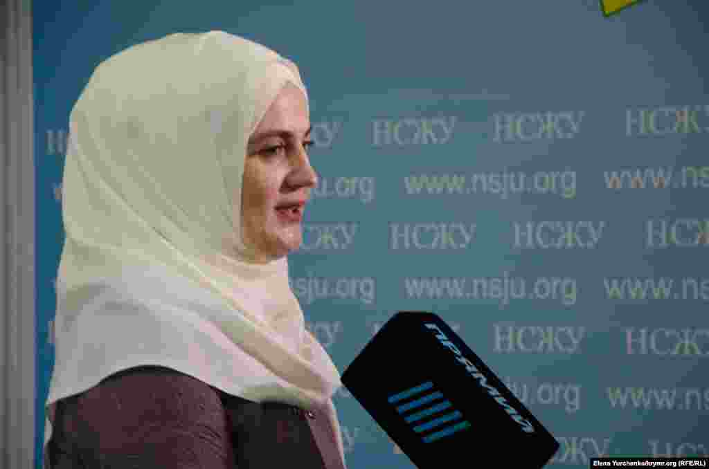 Мумине Салиева, супруга фигуранта второго бахчисарайского «дела Хизб ут-Тахрир» Сейрана Салиева, сказала: «Для нас, жен гражданских журналистов, которые попали в тюрьмы, работа наших мужей – не просто работа и не просто профессия, это – миссия»