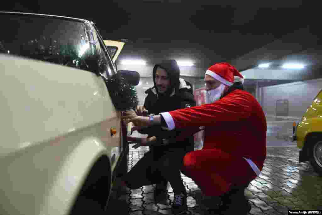 Prvi Fića je izašao sa proizvodnih traka kragujevačke &quot;Zastave&quot; 18. oktobra 1955. godine po licenci italijanskog FIAT-a i proizvodio se narednih 30 godina.