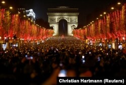 Париж зустрічає Новий рік