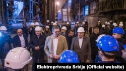 Aleksandar Vučić u poseti Termoelektrani 'Nikola Tesla', mesec dana pre energetskog kolapsa u Srbiji, 11. novembra 2021. Levo od njega na fotografiji je Milorad Grčić, vršilac dužnosti direktora Elektroprivrede Srbije.