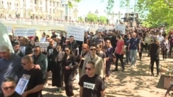 „Не умираме од несреќи, умираме од корупција“ - Марш во Скопје за одговорност за трагедијата во Кочани „Не умираме од несреќи, умираме од корупција“ - Марш во Скопје за одговорност за трагедијата во Кочани