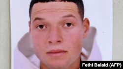 21-го тунісця Брахіма Іссауі під час затримання поранили. За інформацією французьких ЗМІ, він залишається у лікарні