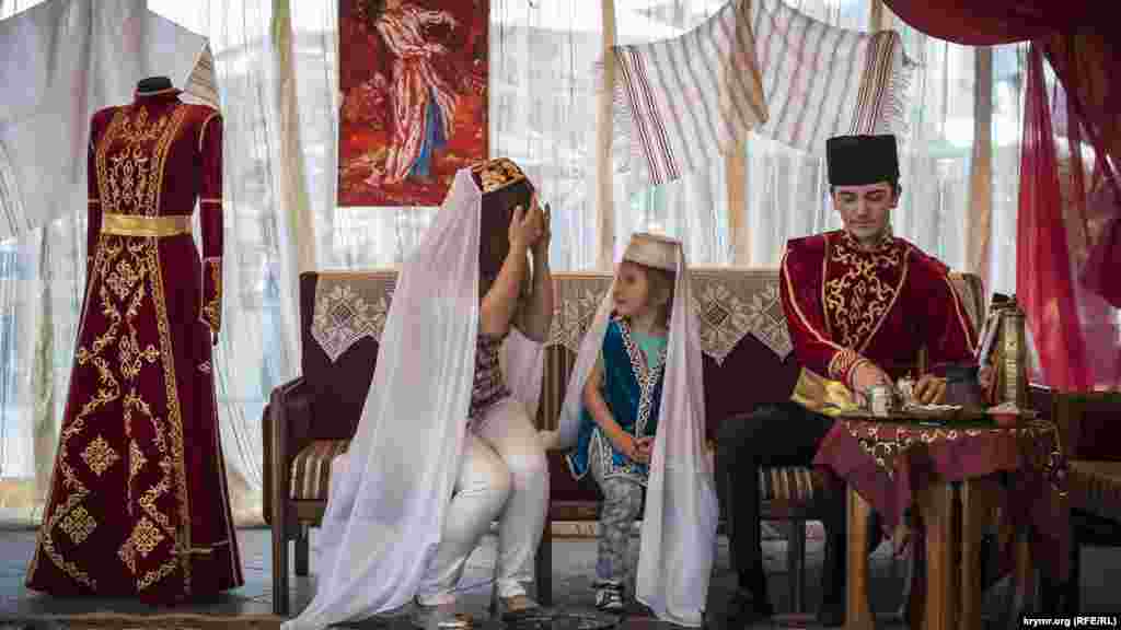 Дуже важкі наслідки для кримських татар мала Громадянська війна в Росії, якій на той час належав анексований нею півострів. у 1917 році після Лютневої революції був скликаний перший Курултай (з’їзд) кримськотатарського народу, що проголосив курс на створення незалежної багатонаціональної Кримської народної республіки. Гаслом голови першого Курултаю, національного лідера, якого найбільше шанують кримські татари, Номана Челебіджихана: були слова: «Крим – для всіх кримлян». Але Челебіджихана розстріляли більшовики 23 лютого 1918 року, а інтереси кримських татар протягом тієї війни не хвилювали ані «білих», ані «червоних»