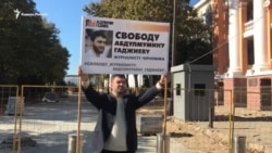 В Махачкале потребовали освободить арестованного журналиста В Махачкале потребовали освободить арестованного журналиста