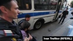 Каждая акция на Триумфальной площади заканчивается жесткими задержаниями