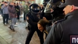More Than 1,300 Detained In Anti-Mobilization Protests Across Russia More Than 1,300 Detained In Anti-Mobilization Protests Across Russia