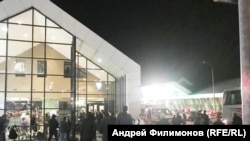 Як саме працюватиме мобілізаційний пункт і жителям яких регіонів у ньому вручатимуть повістки – не уточнюється. На фото - пропускний пункт «Верхній Ларс»