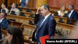 Pitanje famoznog dačićevskog „paketa“ može se postaviti i sasvim drugačije: šta Srbija ima od neuvođenja sankcija Rusiji: Ivica Dačić u Skupštini Srbije, 13. septembar 2022.