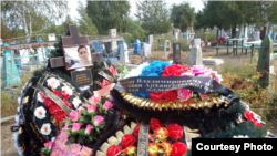 Могила военного на кладбище в с. Архангельском