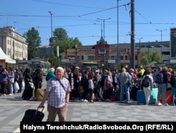 Сьогодні на вокзалі помітно менше людей