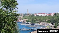 Две подводные лодки проекта «Варшавянка» в Южной бухте Севастополя, 21 мая 2022 года